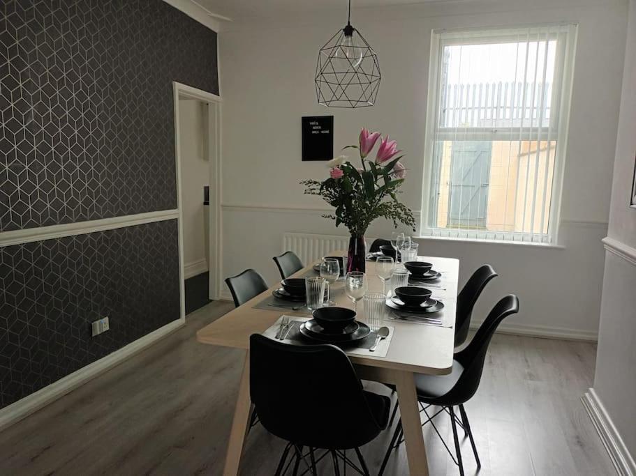 Antonio Str Liverpool 6 Beds Экстерьер фото