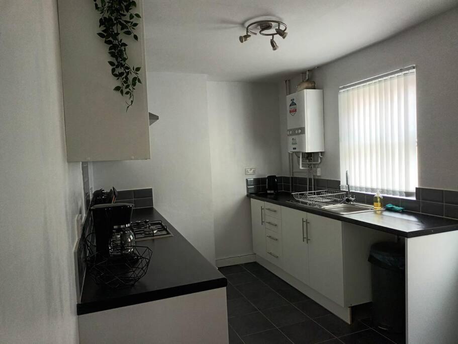 Antonio Str Liverpool 6 Beds Экстерьер фото