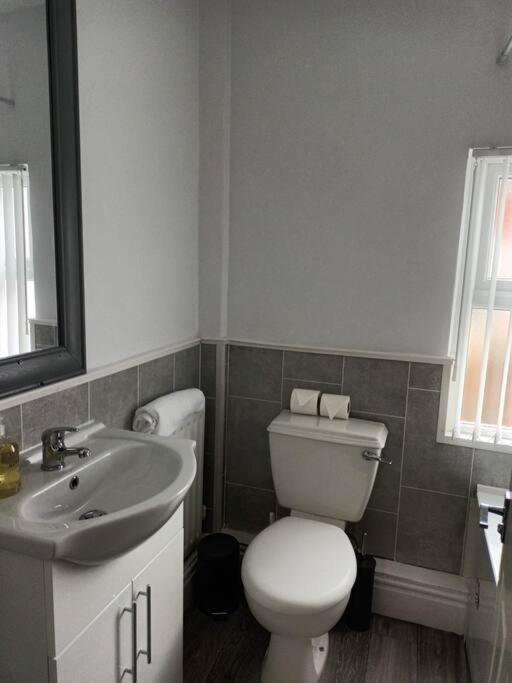 Antonio Str Liverpool 6 Beds Экстерьер фото